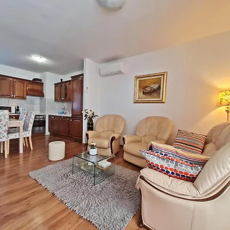 Nina Marie Ii Apartmán *