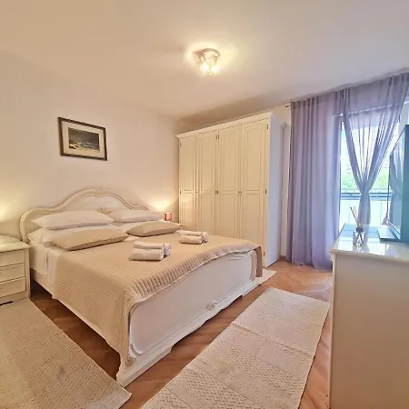 Nina Marie Ii Apartament *
