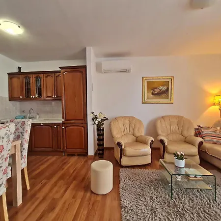 Nina Marie Ii Appartement