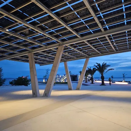 Nina Marie Ii * Split