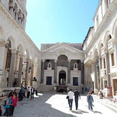 Nina Marie Ii Сплит