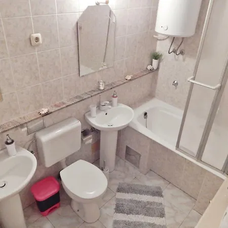 Apartament Nina Marie Ii *